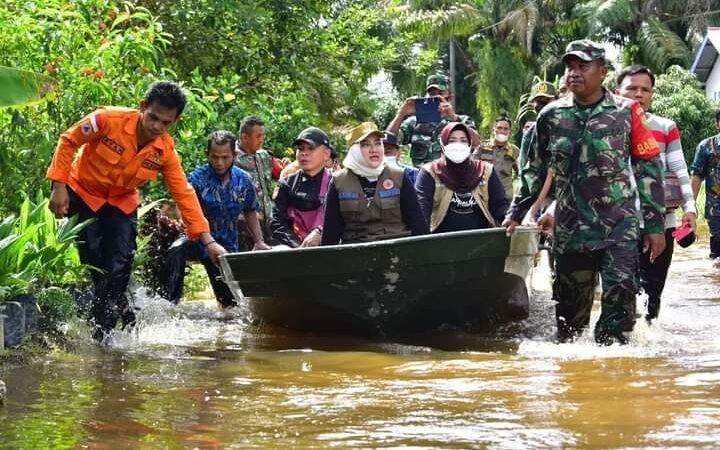 Bupati Musi Rawas Bantu Beras 2.610 kg Untuk Korban Banjir Sukamana