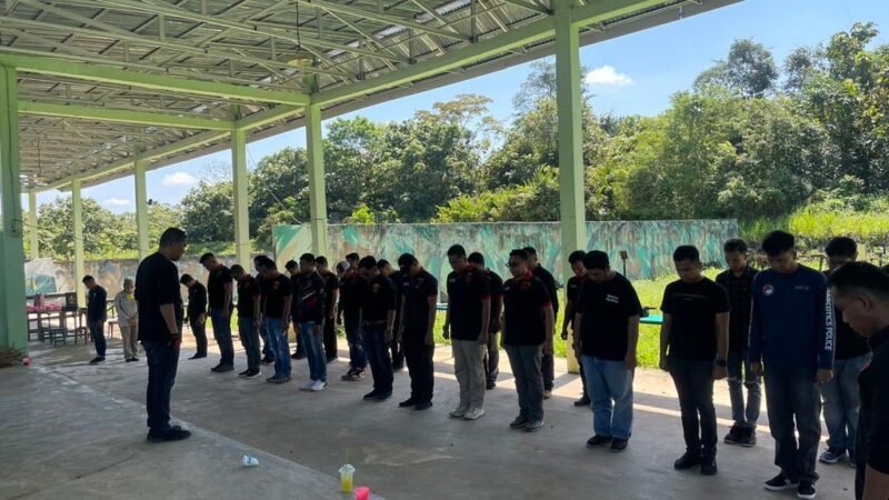 Reskrim Polres Mura Dan Polsek Latihan Menembak Bersama