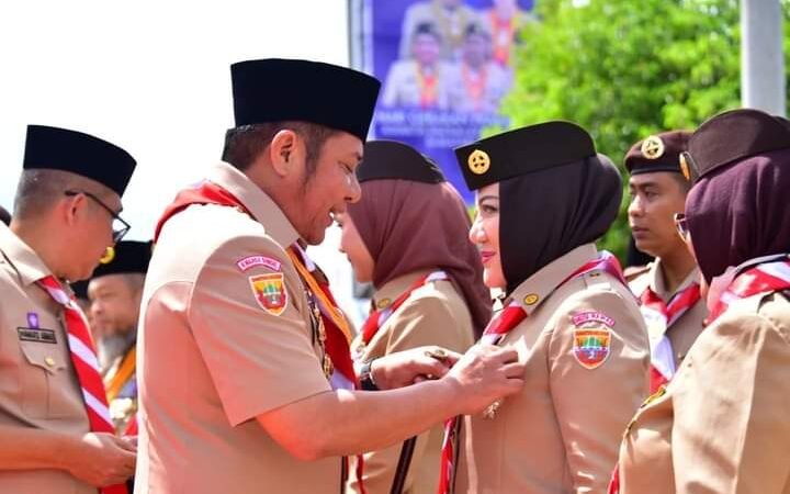 Bupati Ratna Machmud dan Wabup Suwarti Terima Penghargaan Lencana Pancawarsa IV