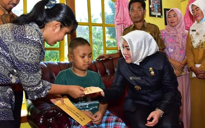 Bantu Kesembuhan Yehezkiel, Bupati Mura Beri Bantuan dan Motivasi