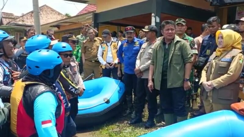 Gubernur HD Instruksikan Bantuan Korban Banjir Harus Diantar Langsung