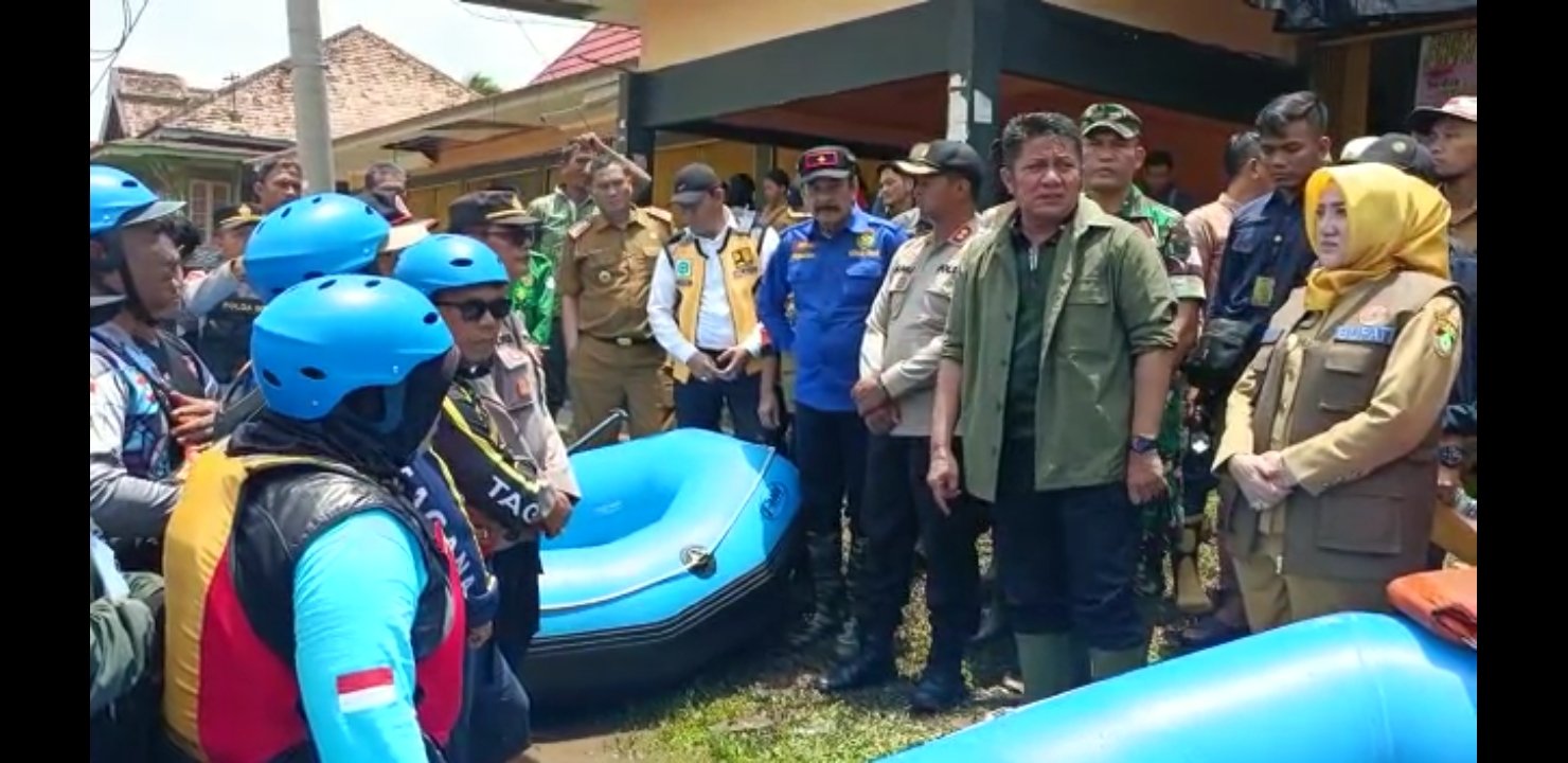 Gubernur HD Instruksikan Bantuan Korban Banjir Harus Diantar Langsung