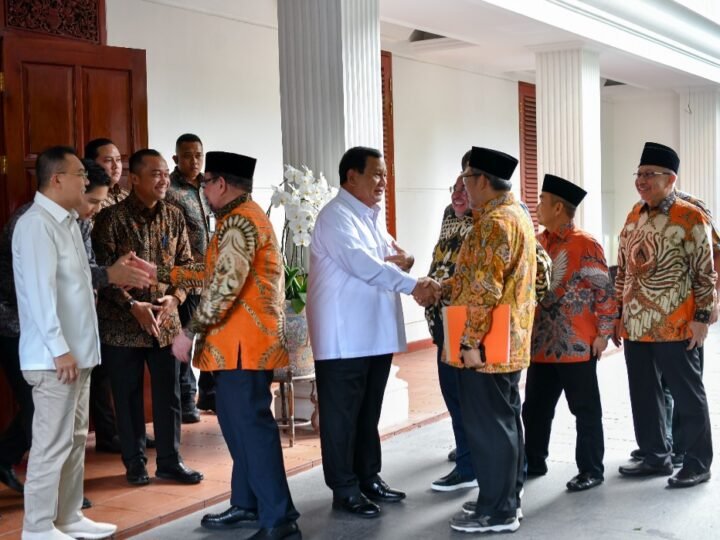 Prabowo Sambut Kedatangan Majelis Syuro PKS di Kertanegara, Prabowo: Kawan Lama Ketemu Lagi